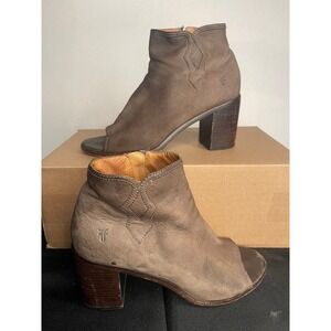 FRYE Peep Toe Heeled Booties Taupe Leather Side Zip Block Heel Womens 8M